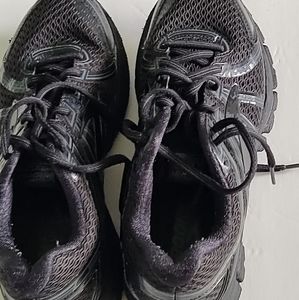 Women's Brooks sz 9